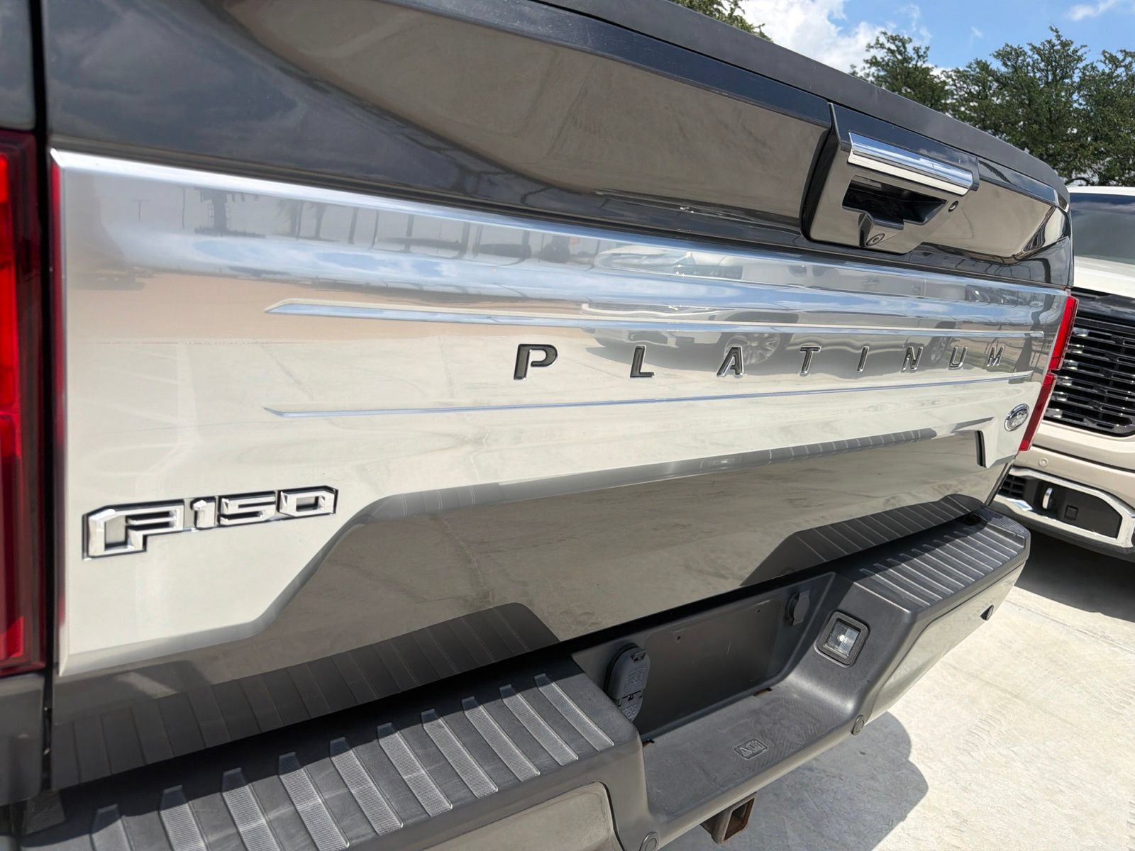 Used 2018 Ford F150 Platinum w/ Equipment Group 701A Luxury AWD/4WD image 8