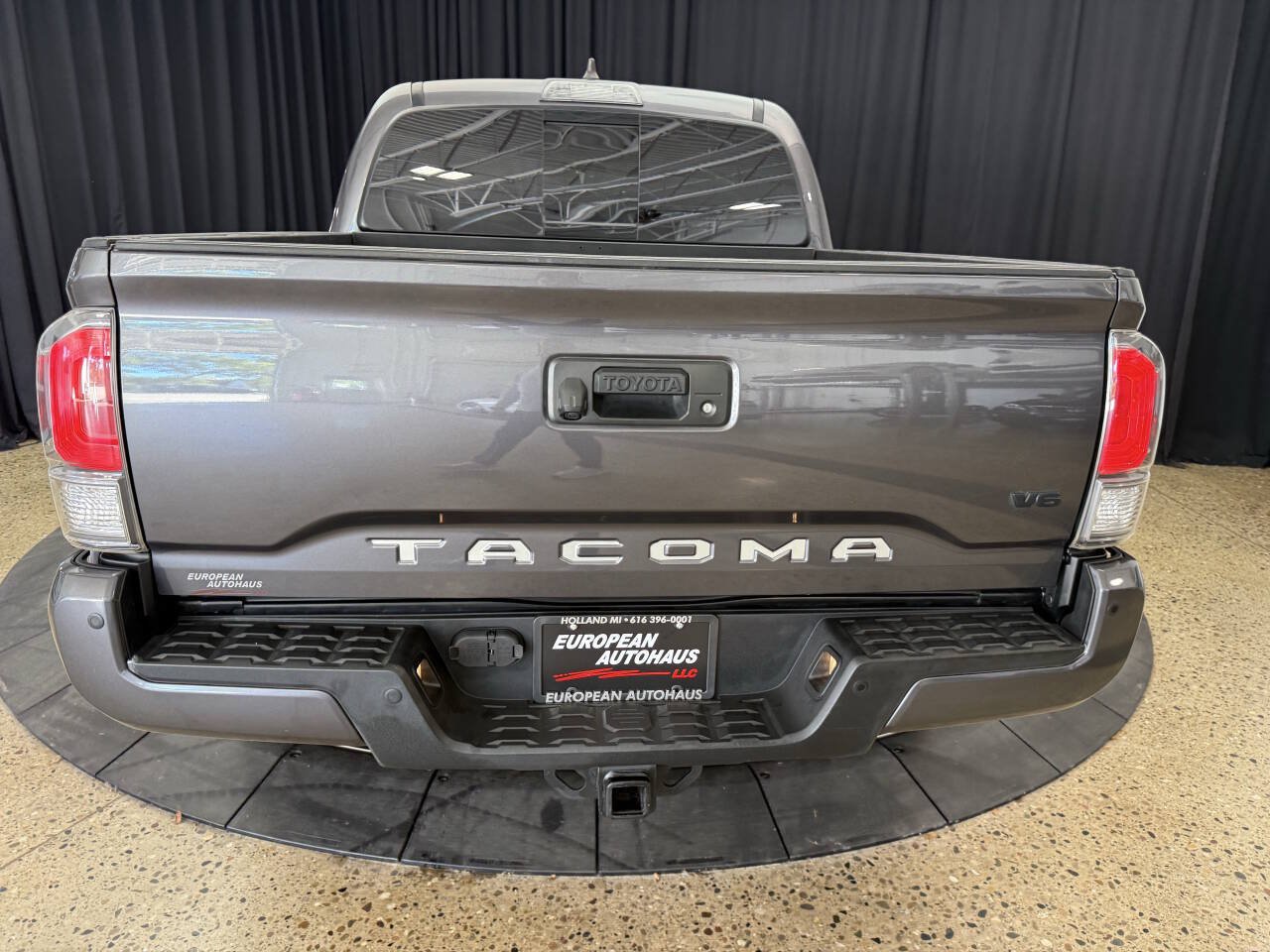 Used 2020 Toyota Tacoma TRD Off-Road w/ Technology Package AWD/4WD image 8
