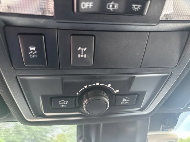 Used 2018 Toyota Tacoma TRD Off-Road w/ Technology Package AWD/4WD image 19
