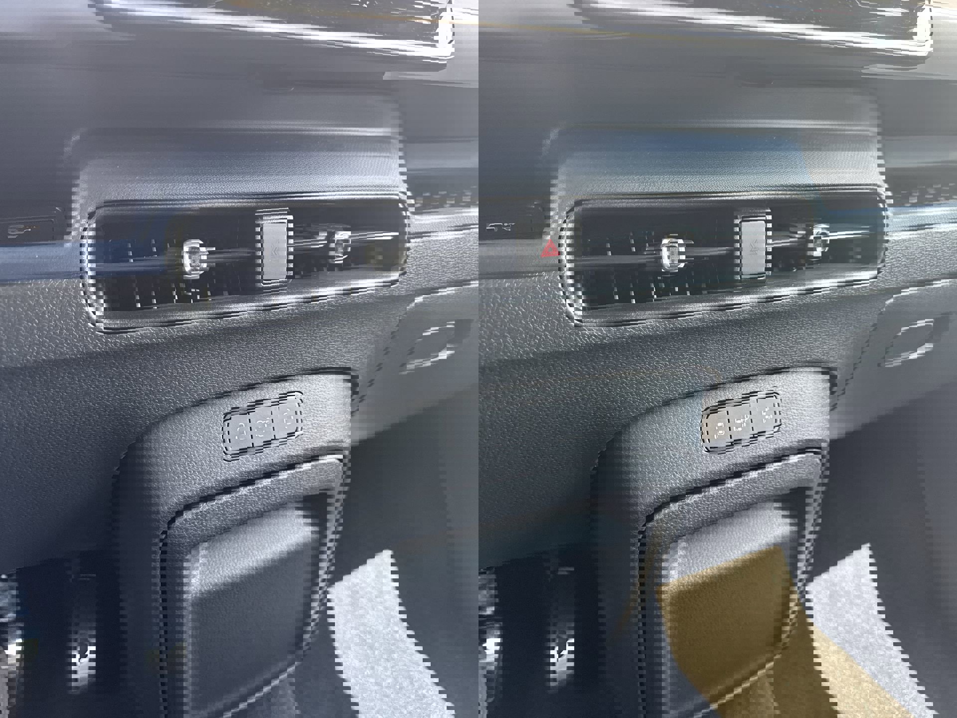 New 2025 Volkswagen ID. Buzz Pro S image 18