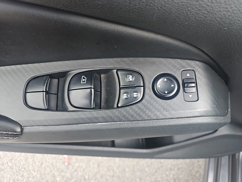 Used 2024 Nissan Altima 2.5 SV image 15