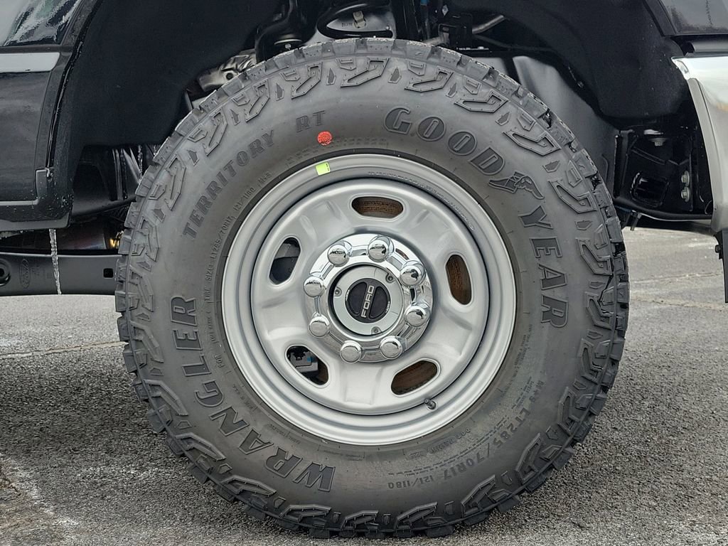 New 2026 Ford F250 XL w/ XL Off-Road Package AWD/4WD image 9