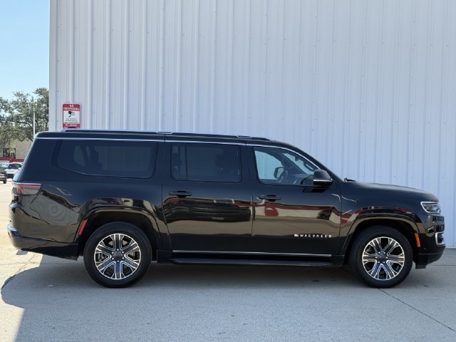Used 2024 Jeep Wagoneer L Series II w/ Flexible Seating Group RWD image 3