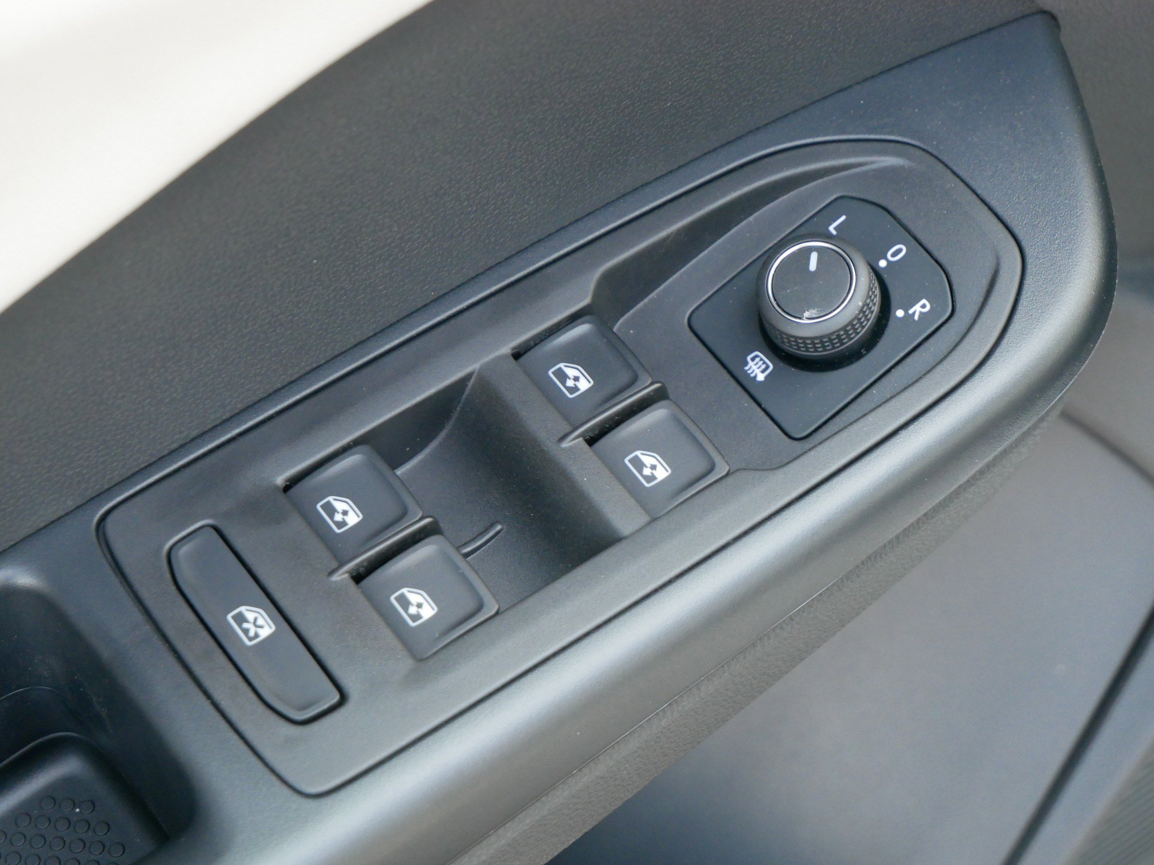 New 2025 Volkswagen Taos S image 9
