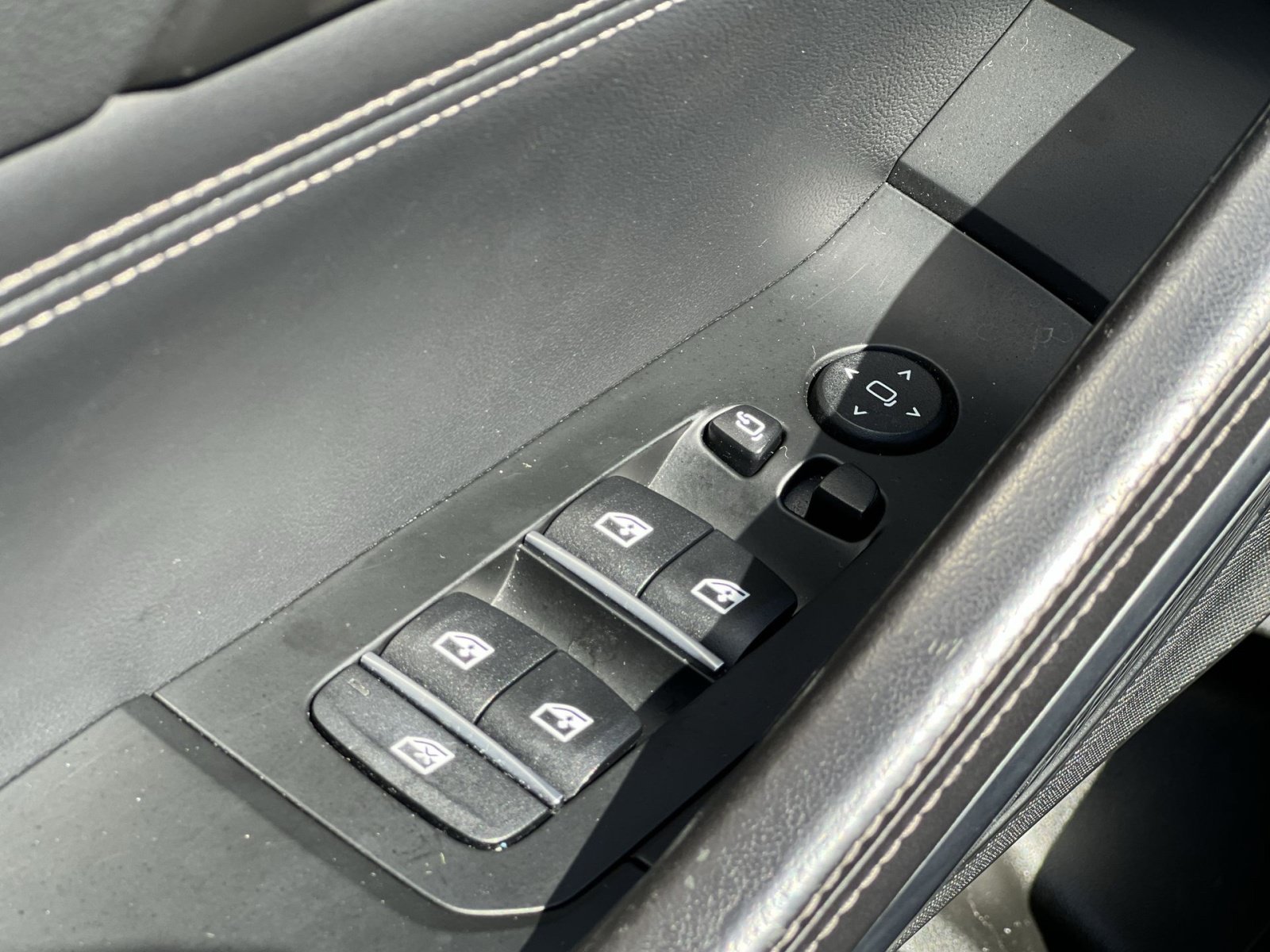 Used 2023 BMW X6 xDrive40i w/ M Sport Package AWD/4WD image 20