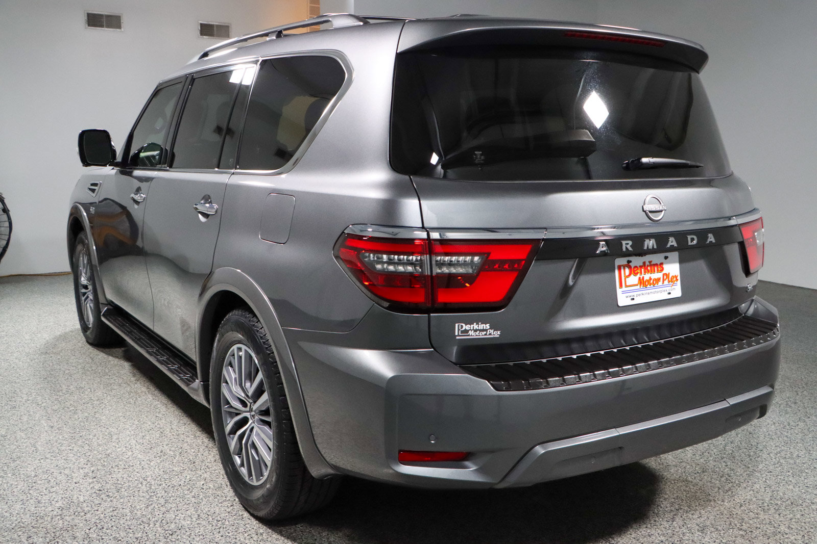 Used 2022 Nissan Armada SL w/ Captain's Chairs Package image 9