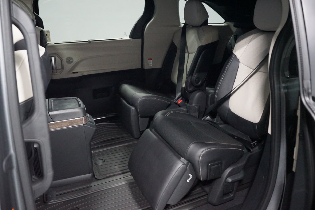 New 2026 Toyota Sienna Platinum AWD/4WD image 31
