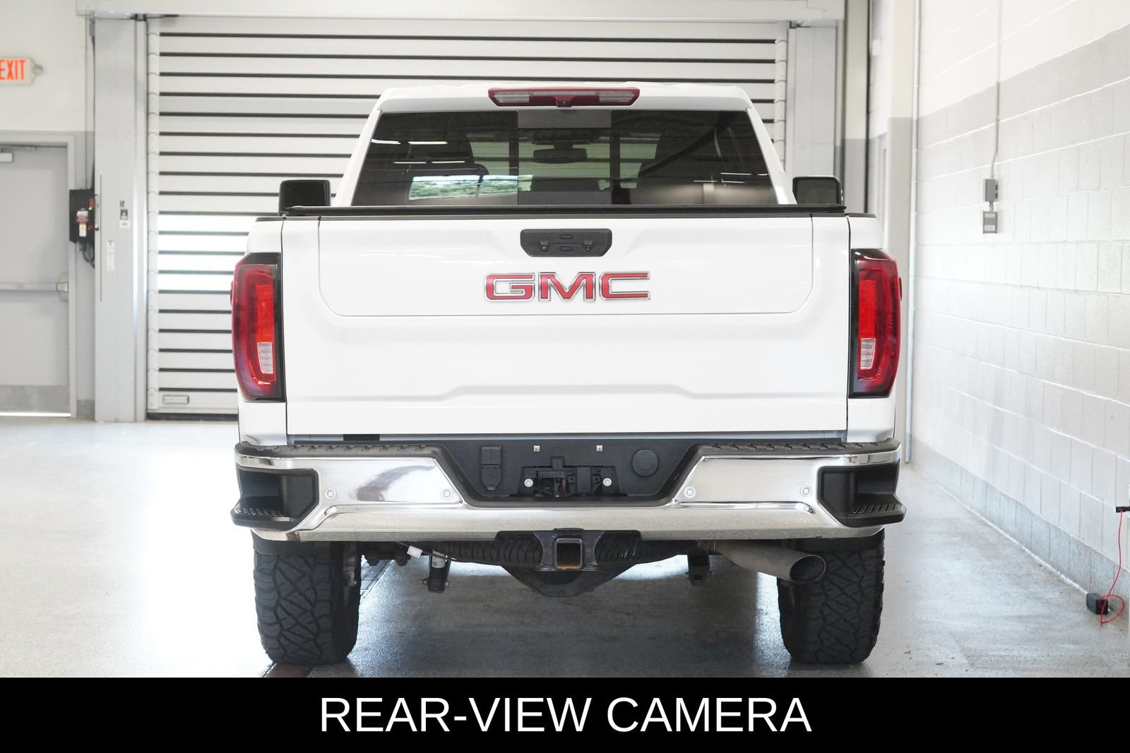 Used 2023 GMC Sierra 2500 SLT w/ SLT Preferred Package AWD/4WD image 5