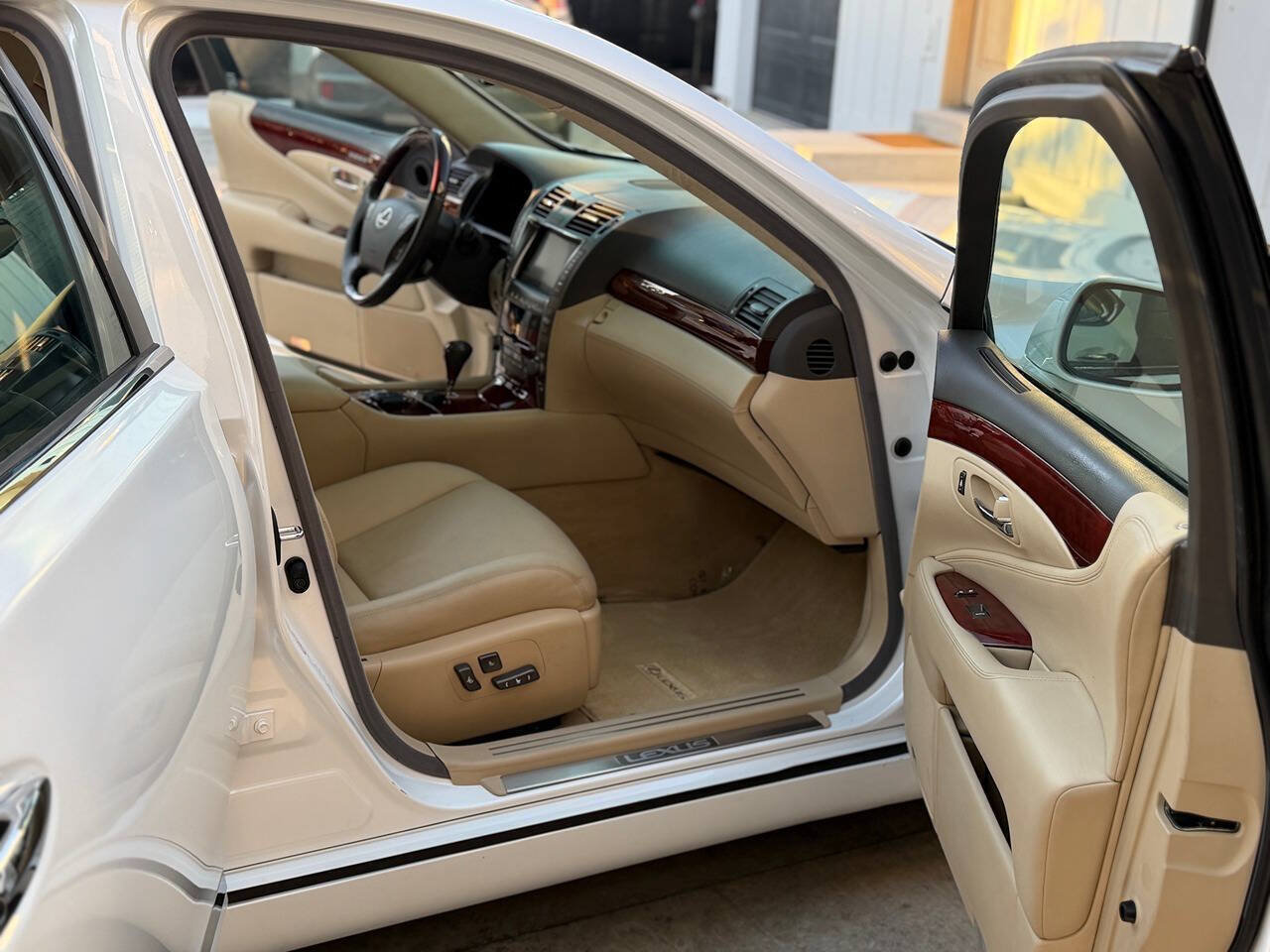 Used 2007 Lexus LS 460 L RWD image 61