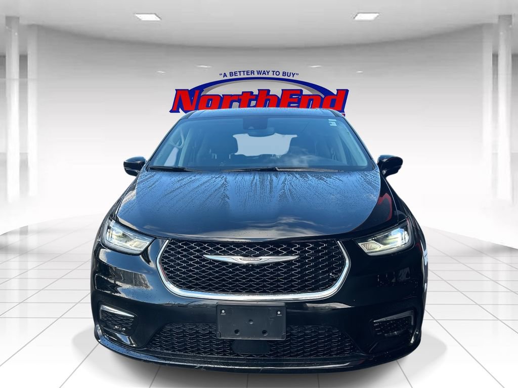 Used 2024 Chrysler Pacifica Touring-L image 8