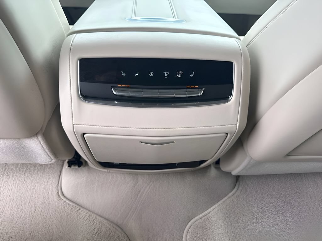 Used 2023 Cadillac Escalade Sport Platinum AWD/4WD image 17