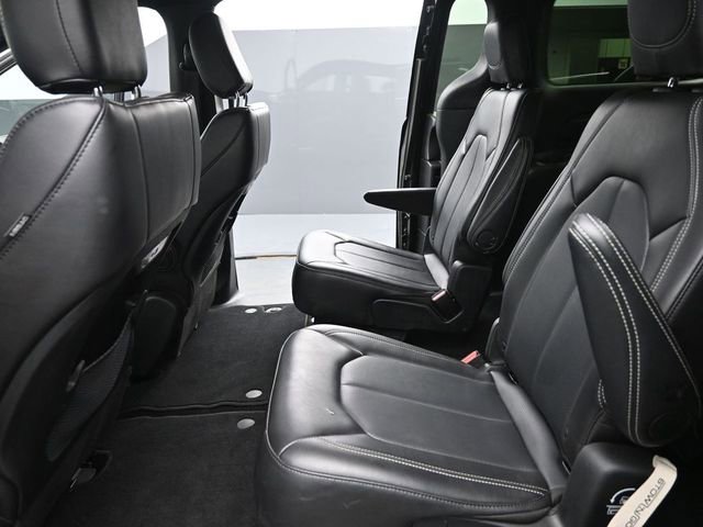 Used 2025 Chrysler Pacifica Select FWD image 13