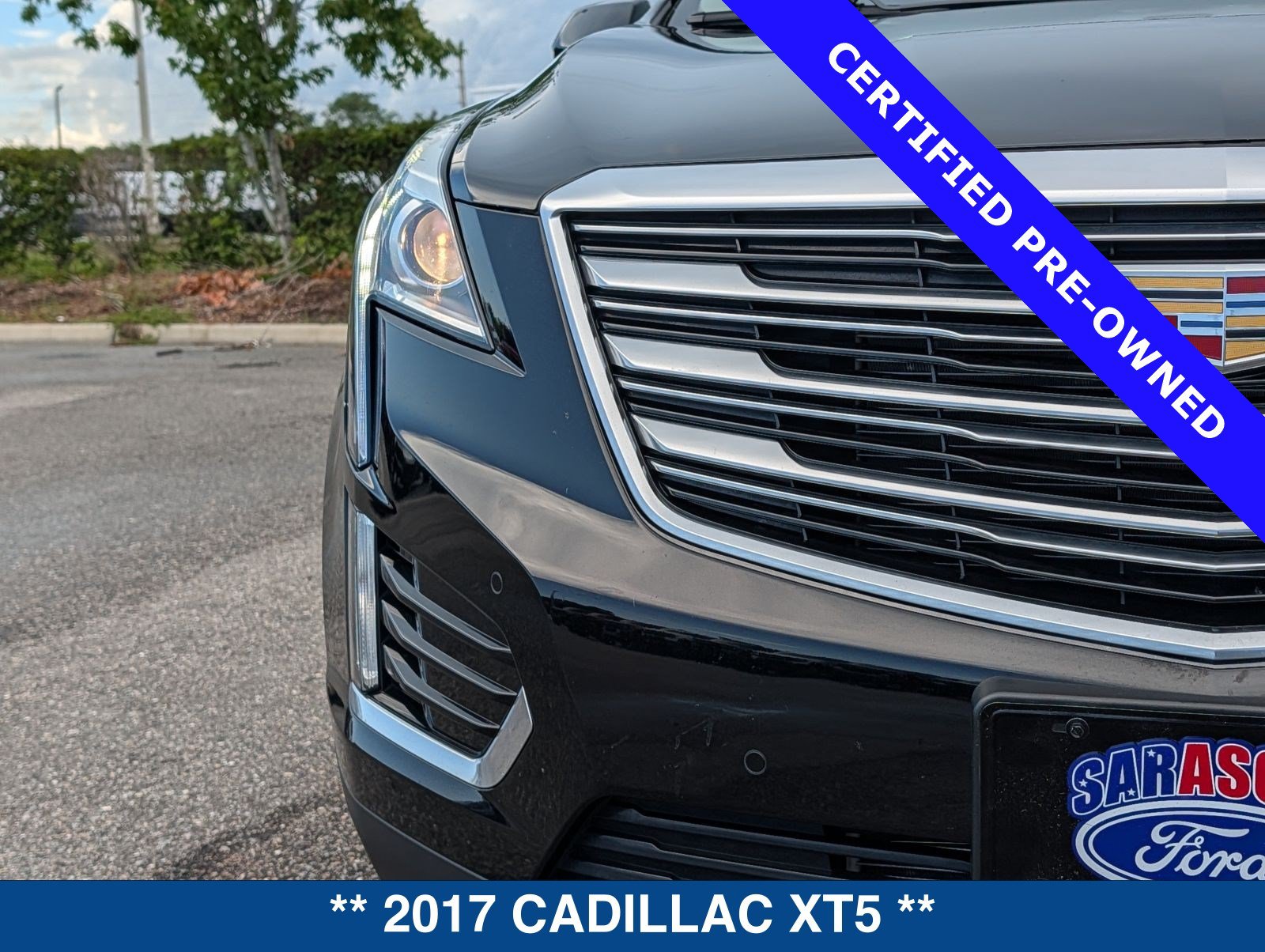 Used 2017 Cadillac XT5 Luxury w/ Driver Awareness Package FWD image 9