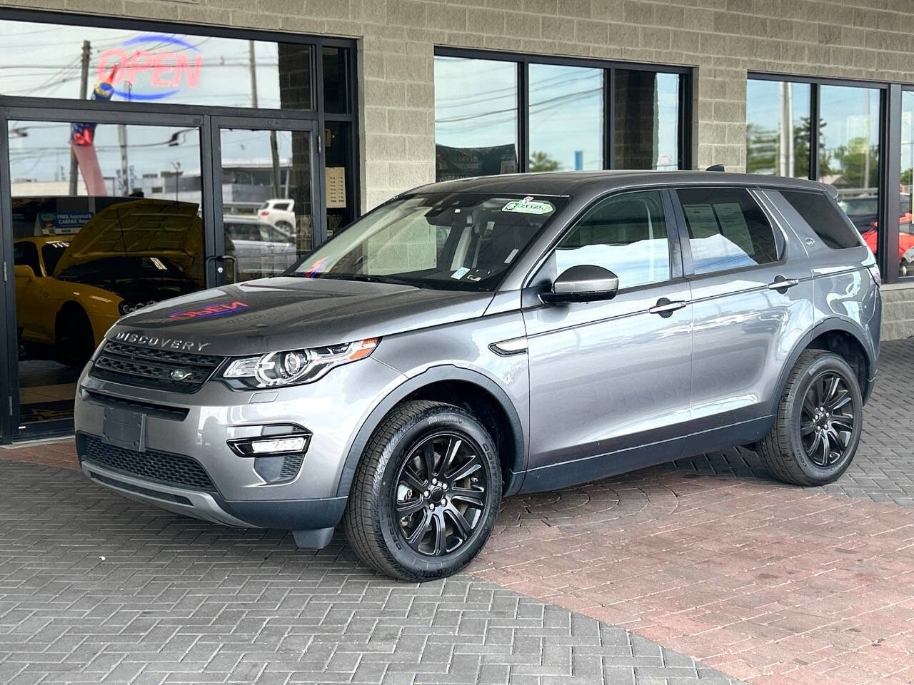 Used 2018 Land Rover Discovery Sport SE AWD/4WD image 90