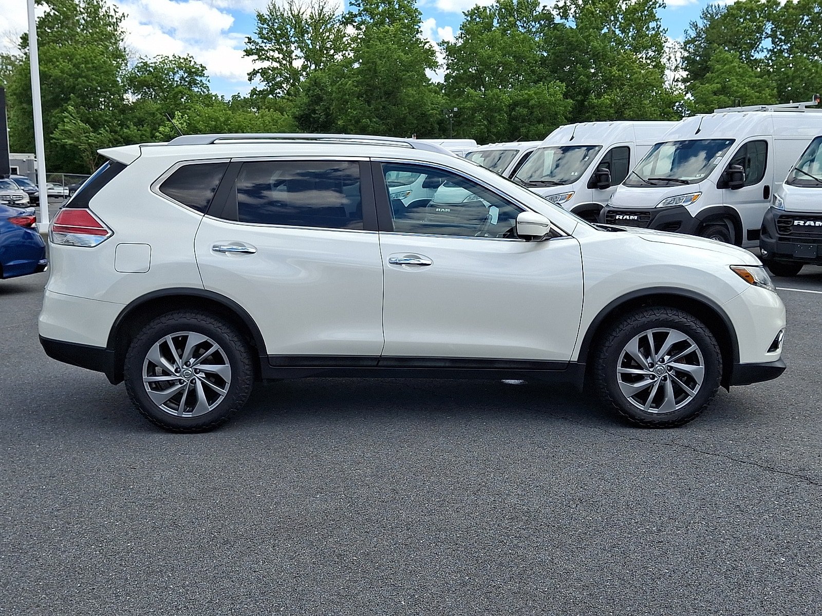 Used 2015 Nissan Rogue SL w/ SL Premium Package AWD/4WD video 4