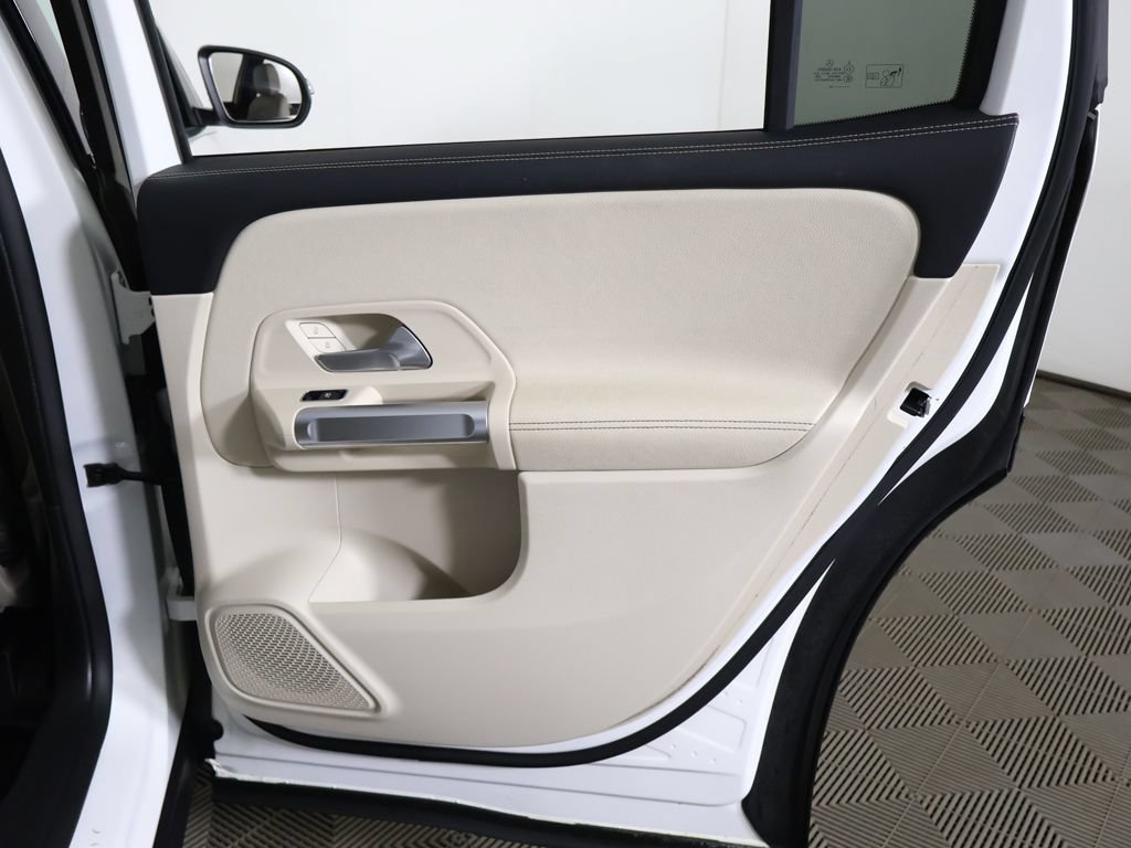 Used 2022 Mercedes-Benz GLB 250 4MATIC image 27