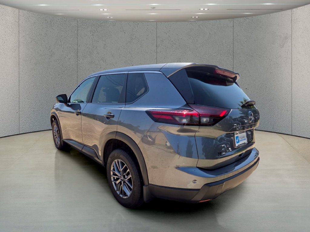 Used 2026 Nissan Rogue S FWD image 3