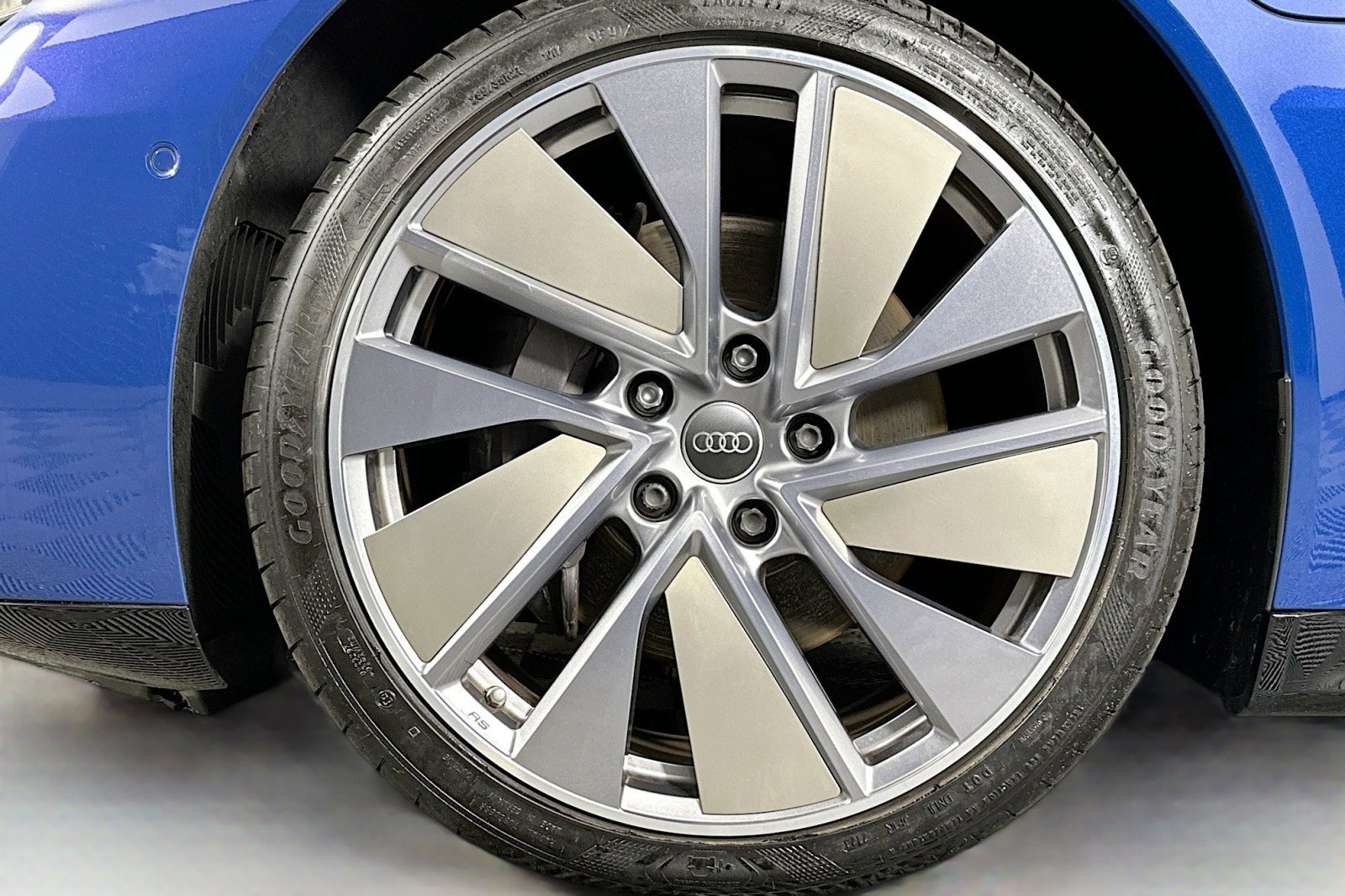 Used 2022 Audi e-tron GT Prestige w/ Prestige Package image 11