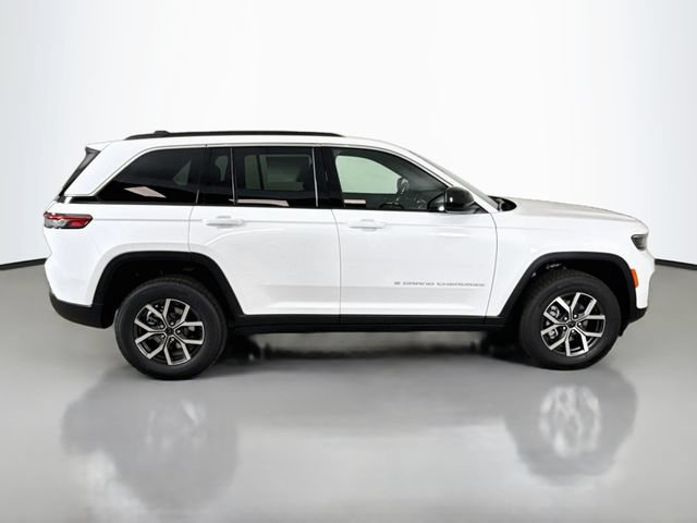 New 2027 Jeep Grand Cherokee Laredo AWD/4WD image 8