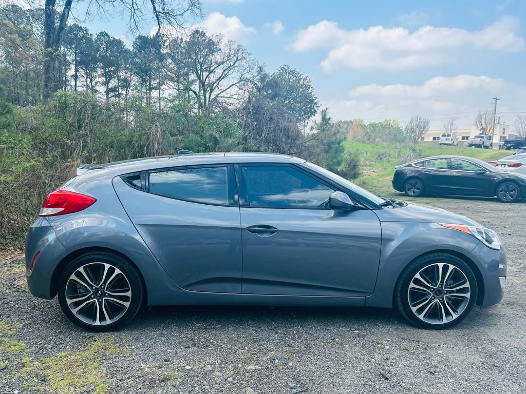 Used 2017 Hyundai Veloster image 7