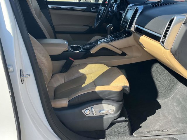 Used 2016 Porsche Cayenne AWD/4WD image 25