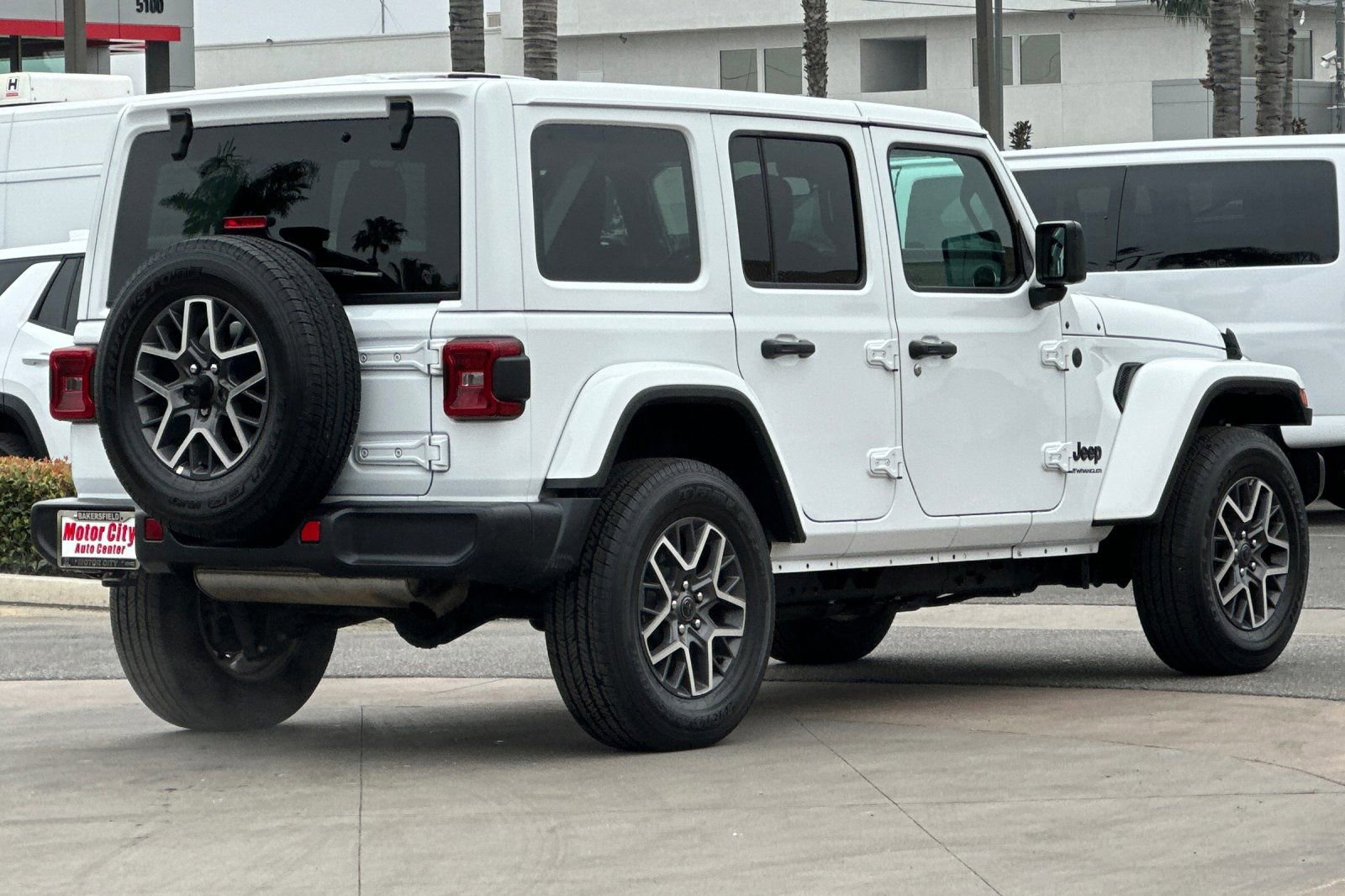 Used 2025 Jeep Wrangler Sahara image 4