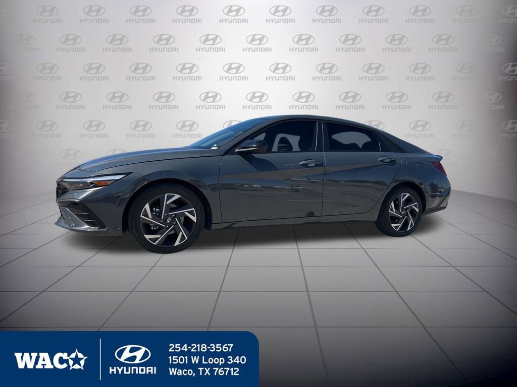 Used 2025 Hyundai Elantra Sport image 9