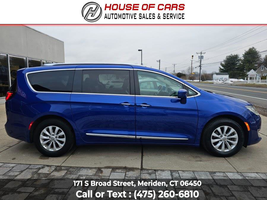 Used 2019 Chrysler Pacifica Touring-L w/ Advanced Safetytec Group image 3