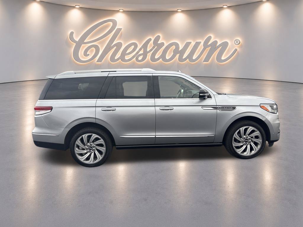 Used 2022 Lincoln Navigator Reserve AWD/4WD image 6