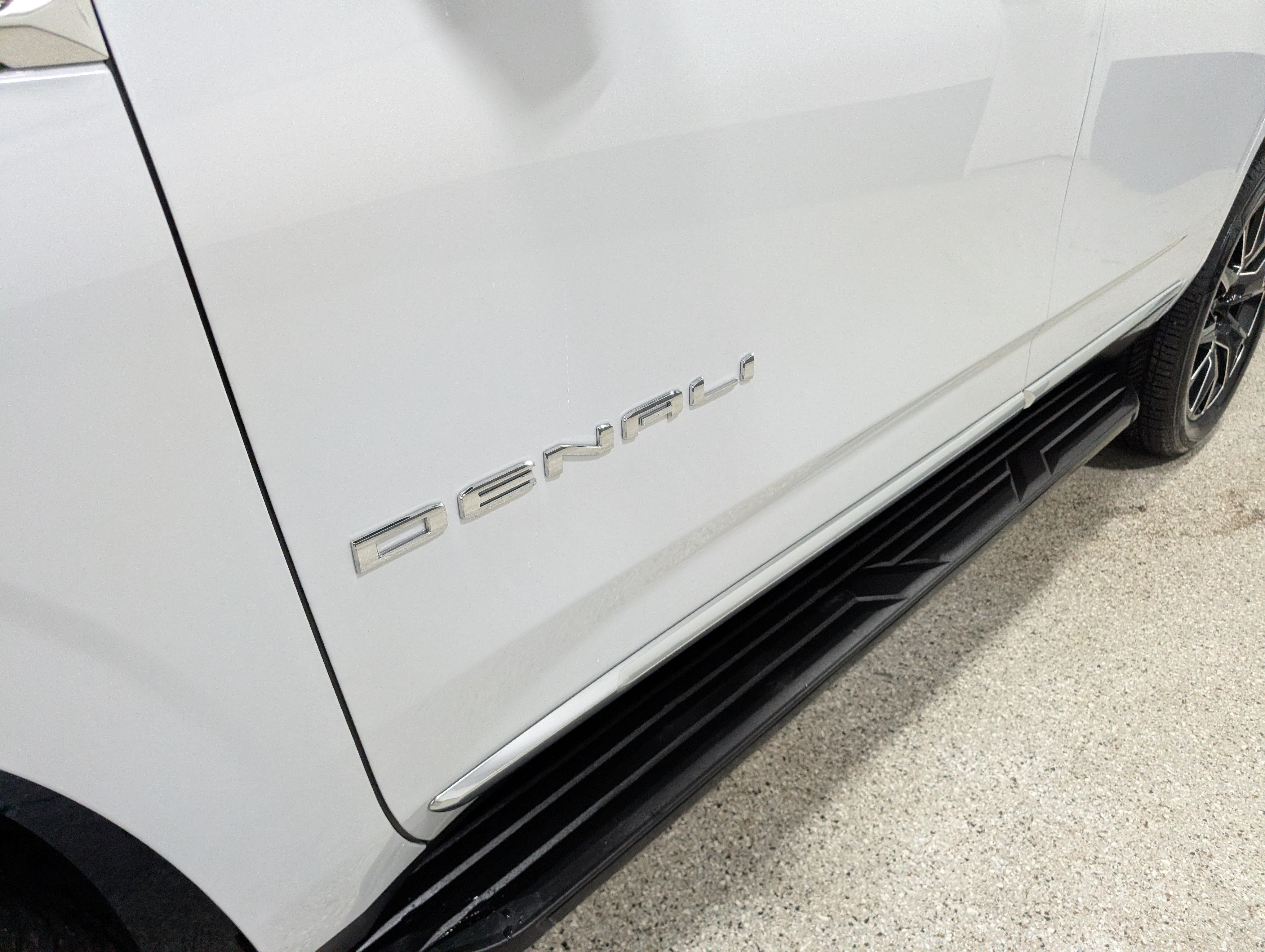 Used 2026 GMC Yukon Denali w/ Advanced Technology Package AWD/4WD image 9