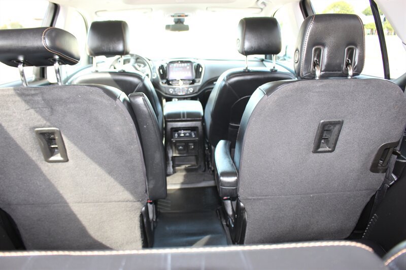 Used 2018 Chevrolet Traverse LT FWD image 12