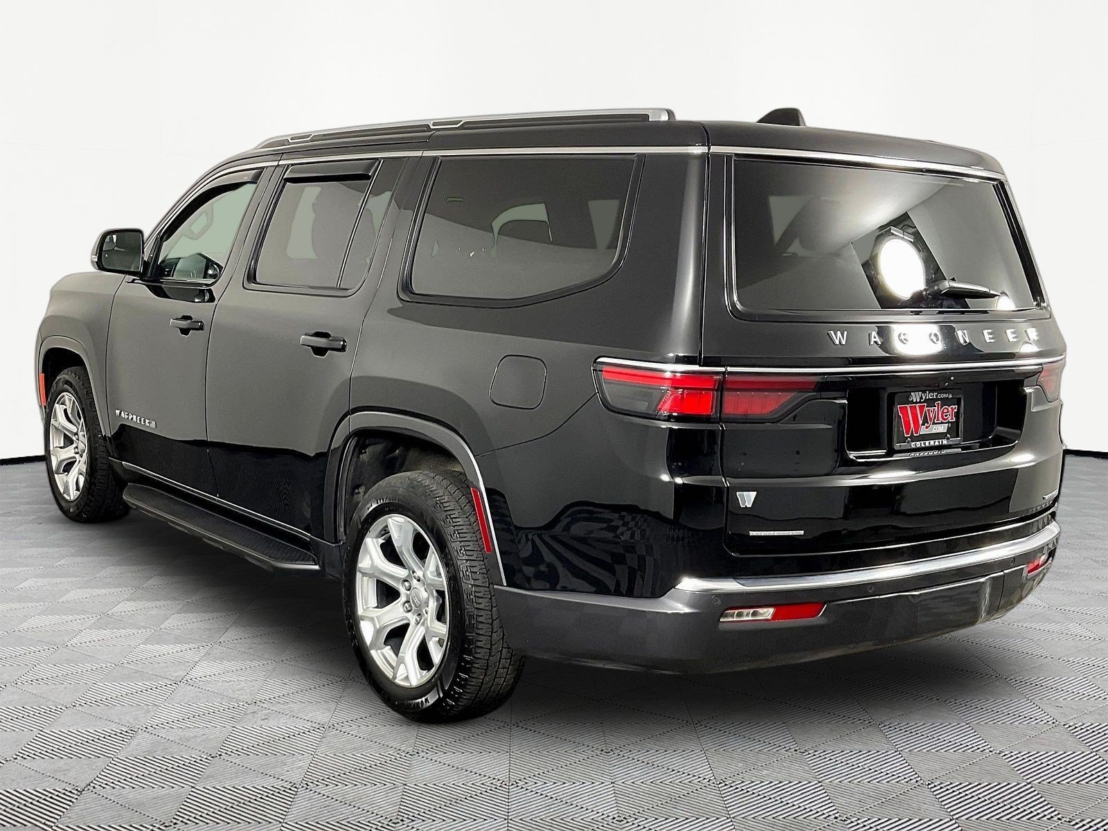 Used 2022 Jeep Wagoneer Series II AWD/4WD image 4