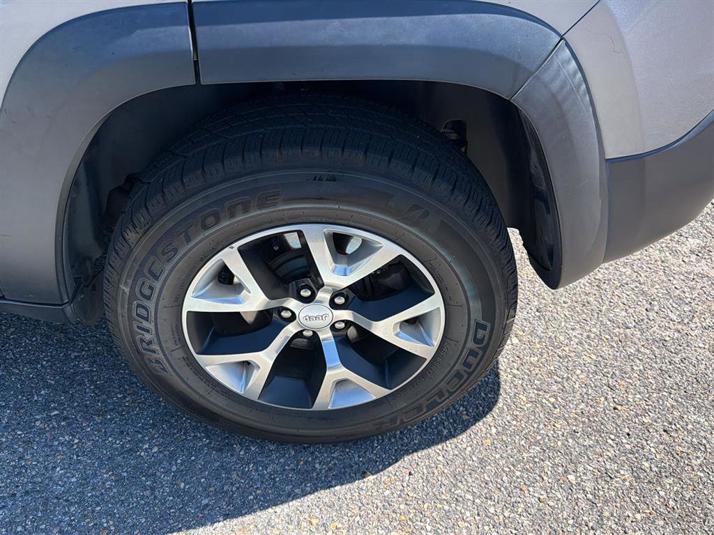 Used 2018 Jeep Cherokee Trailhawk w/ Comfort/Convenience Group AWD/4WD image 5