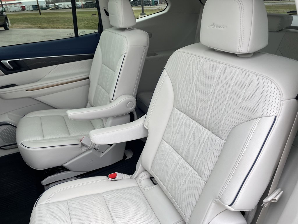 Used 2025 Buick Enclave Avenir w/ Super Cruise Package AWD/4WD image 29