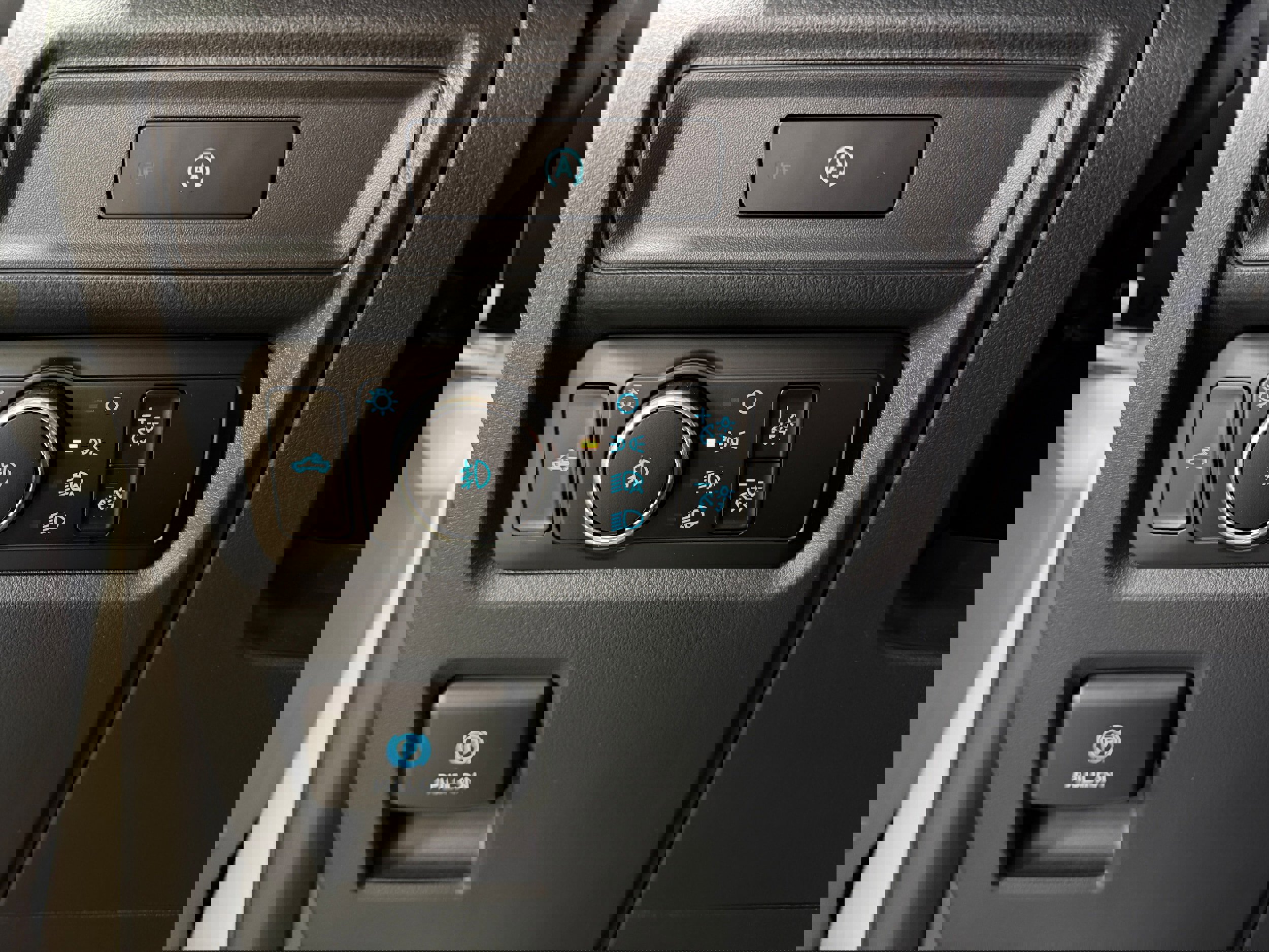 Used 2025 Ford F150 STX w/ Equipment Group 201A FX4 image 13