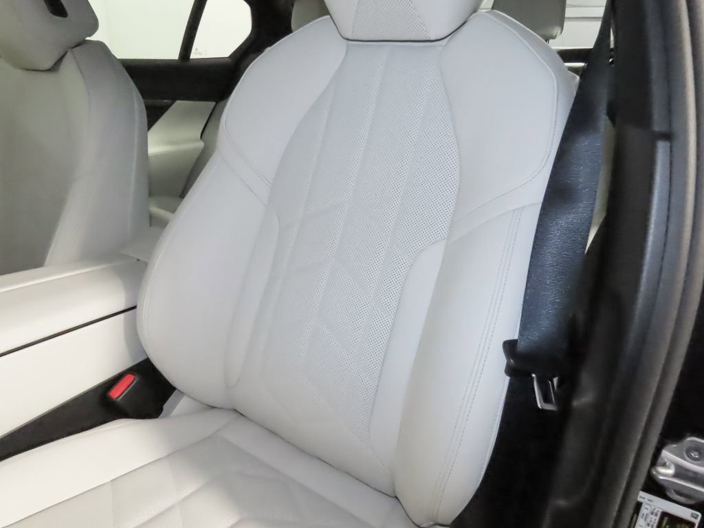 Used 2025 BMW 530i xDrive w/ Premium Package AWD/4WD image 14