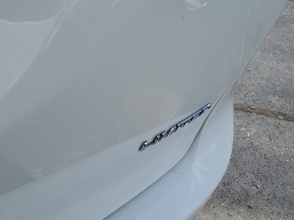 Used 2019 Chrysler Pacifica Limited w/ Tire & Wheel Group FWD image 8