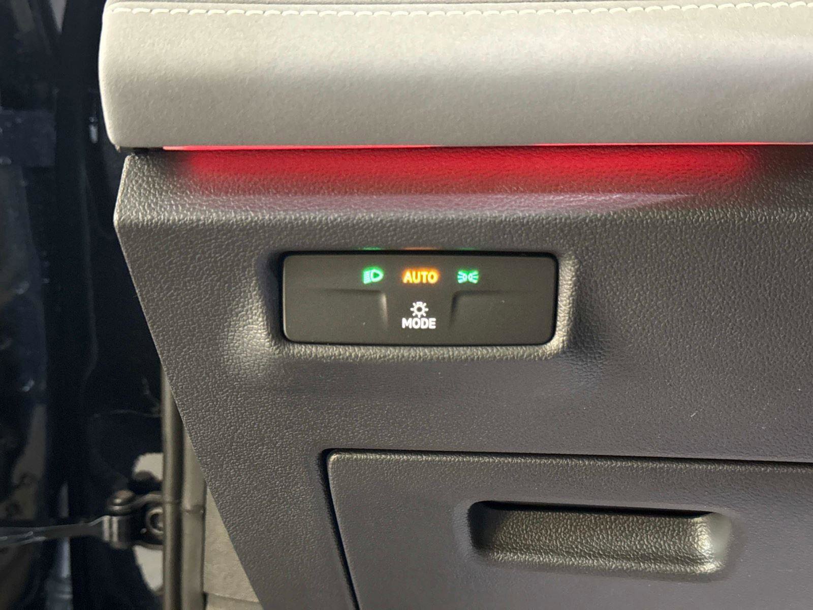 New 2026 Volkswagen Tiguan SE image 30