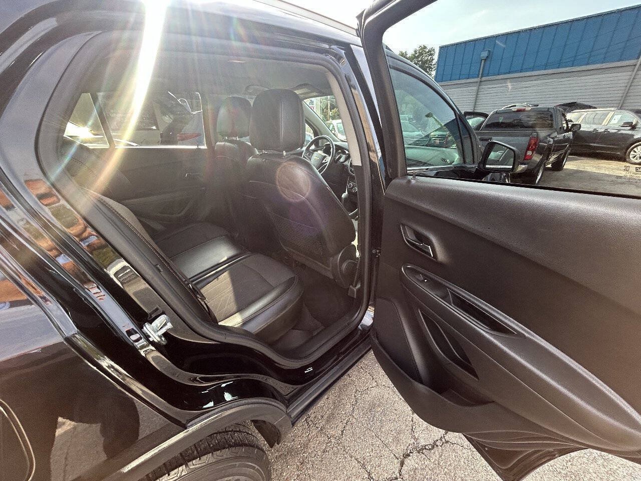 Used 2019 Chevrolet Trax LT w/ LT Convenience Package AWD/4WD image 8