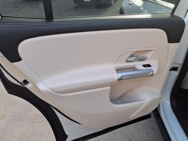 Used 2023 Mercedes-Benz EQB 300 4MATIC image 54