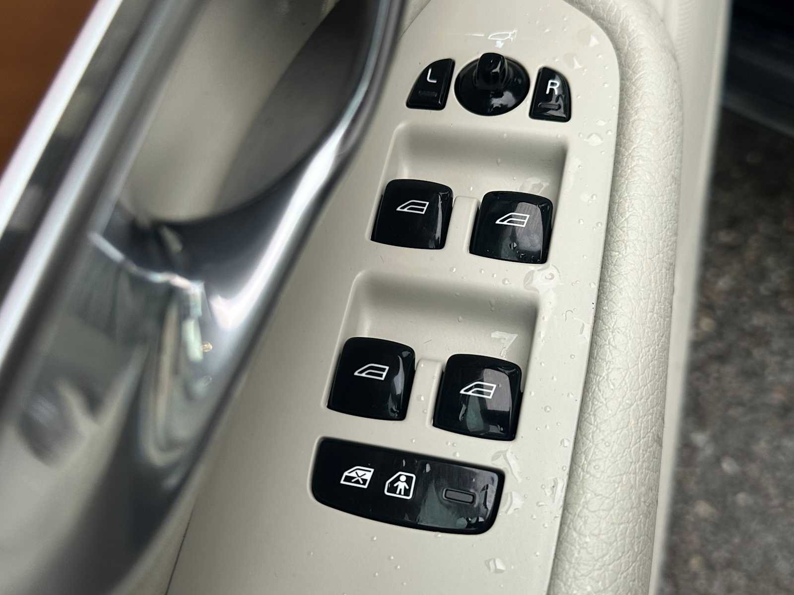 Certified 2022 Volvo XC90 T6 Momentum w/ Advanced Package image 22