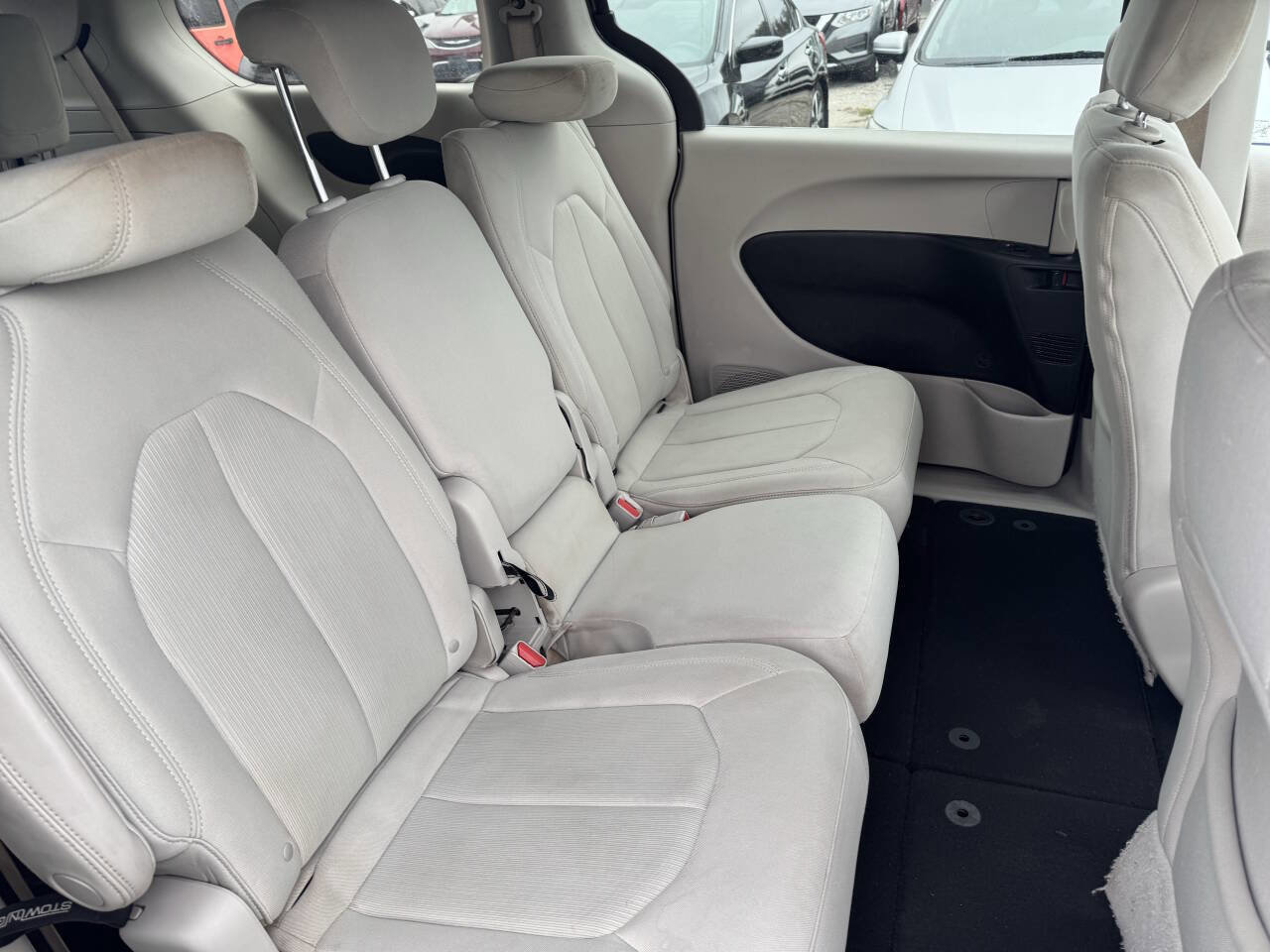 Used 2017 Chrysler Pacifica LX image 12