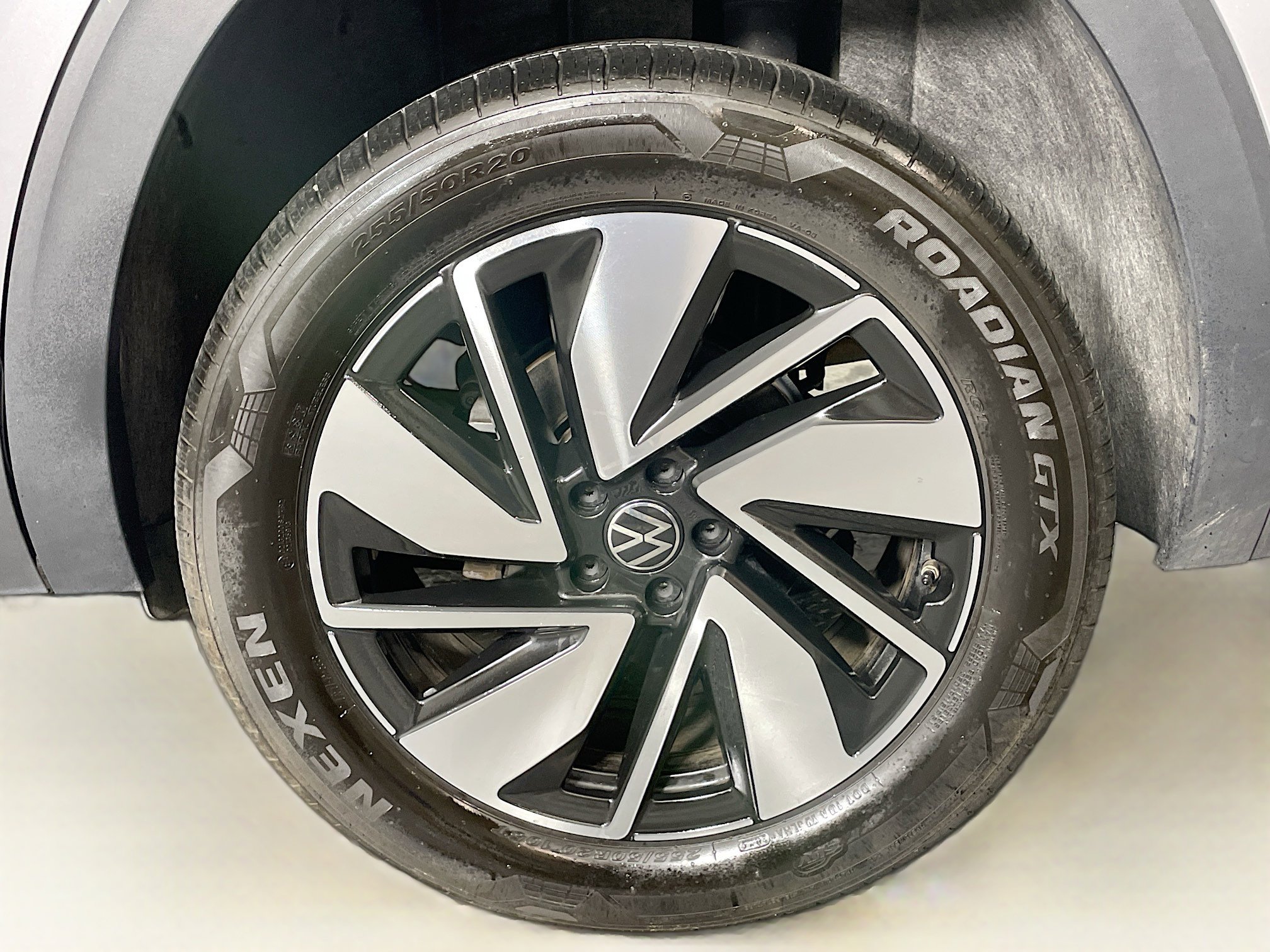 Used 2025 Volkswagen Atlas SE image 11