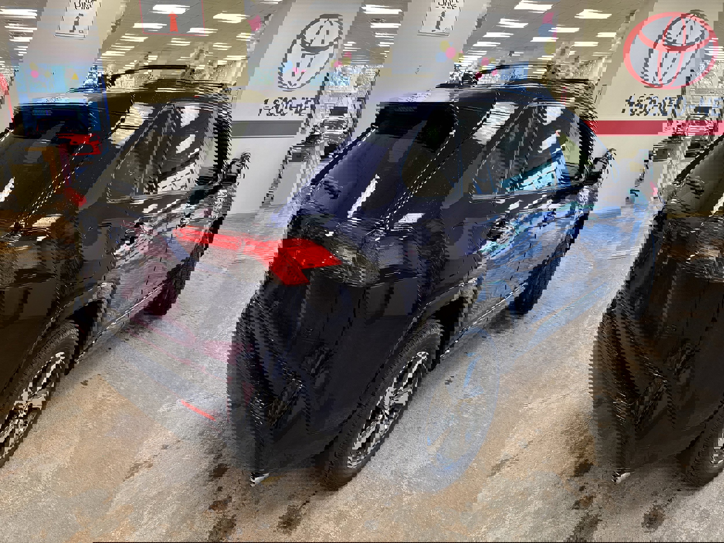 Used 2024 Toyota RAV4 SE w/ Weather & Moonroof Package image 9