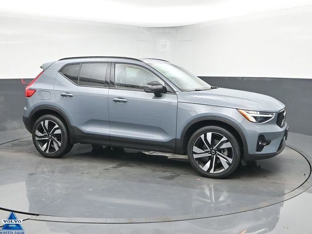 Used 2023 Volvo XC40 B5 Plus w/ Protection Package Premier