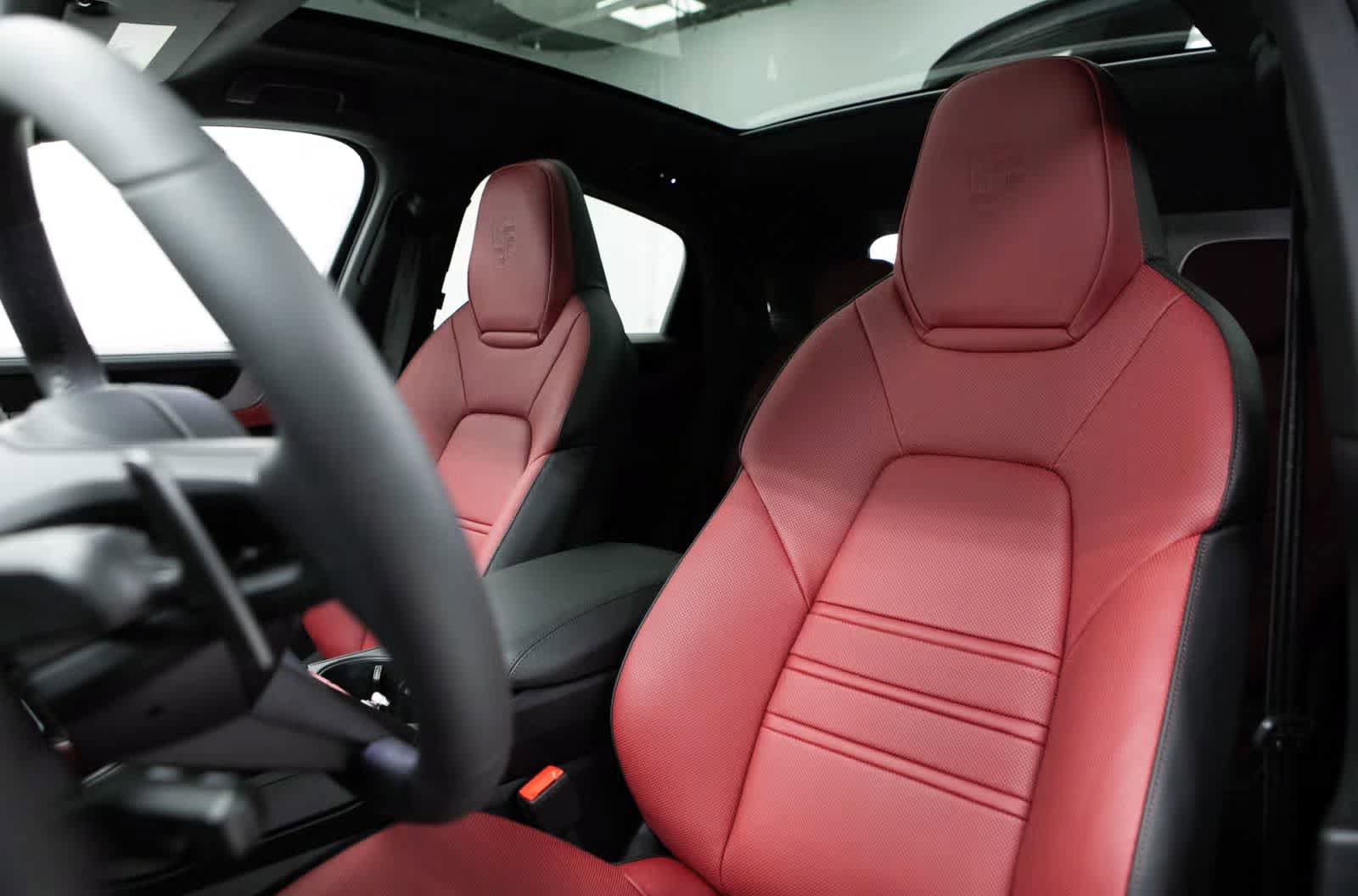 Certified 2025 Porsche Cayenne Coupe image 5