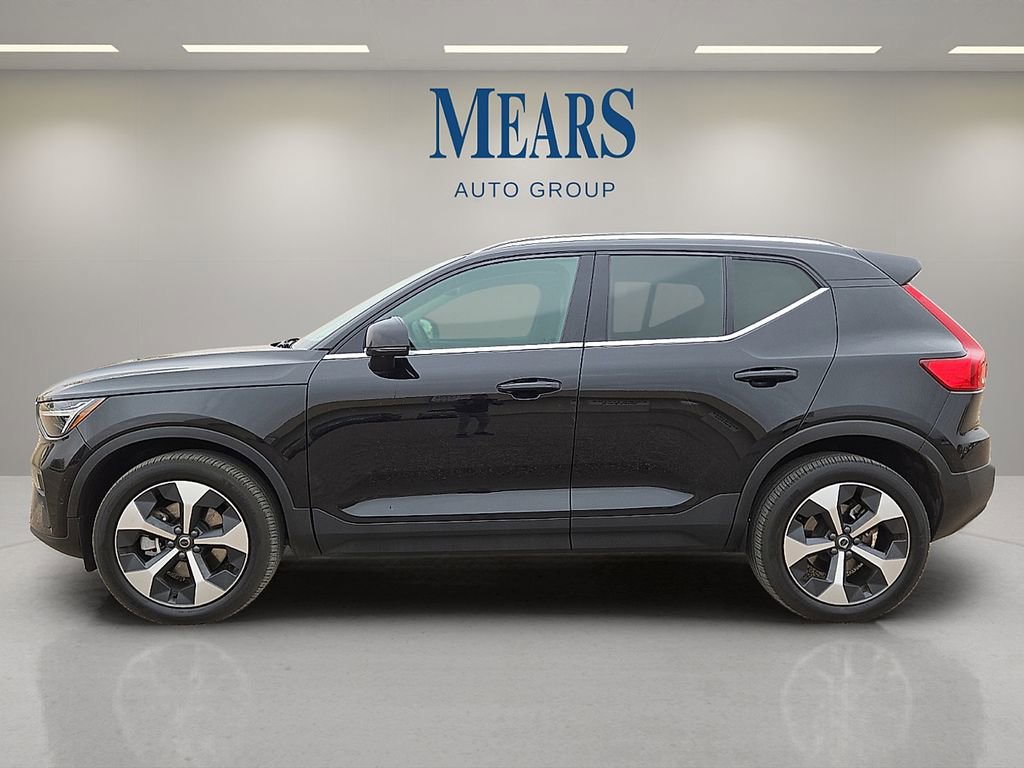 Used 2024 Volvo XC40 B5 Plus AWD/4WD image 2