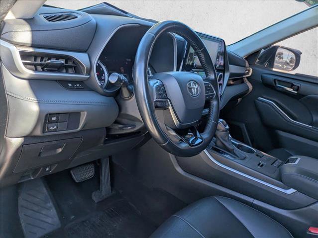 Used 2020 Toyota Highlander XLE image 10