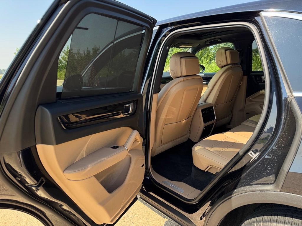 Certified 2023 Porsche Cayenne AWD/4WD image 27