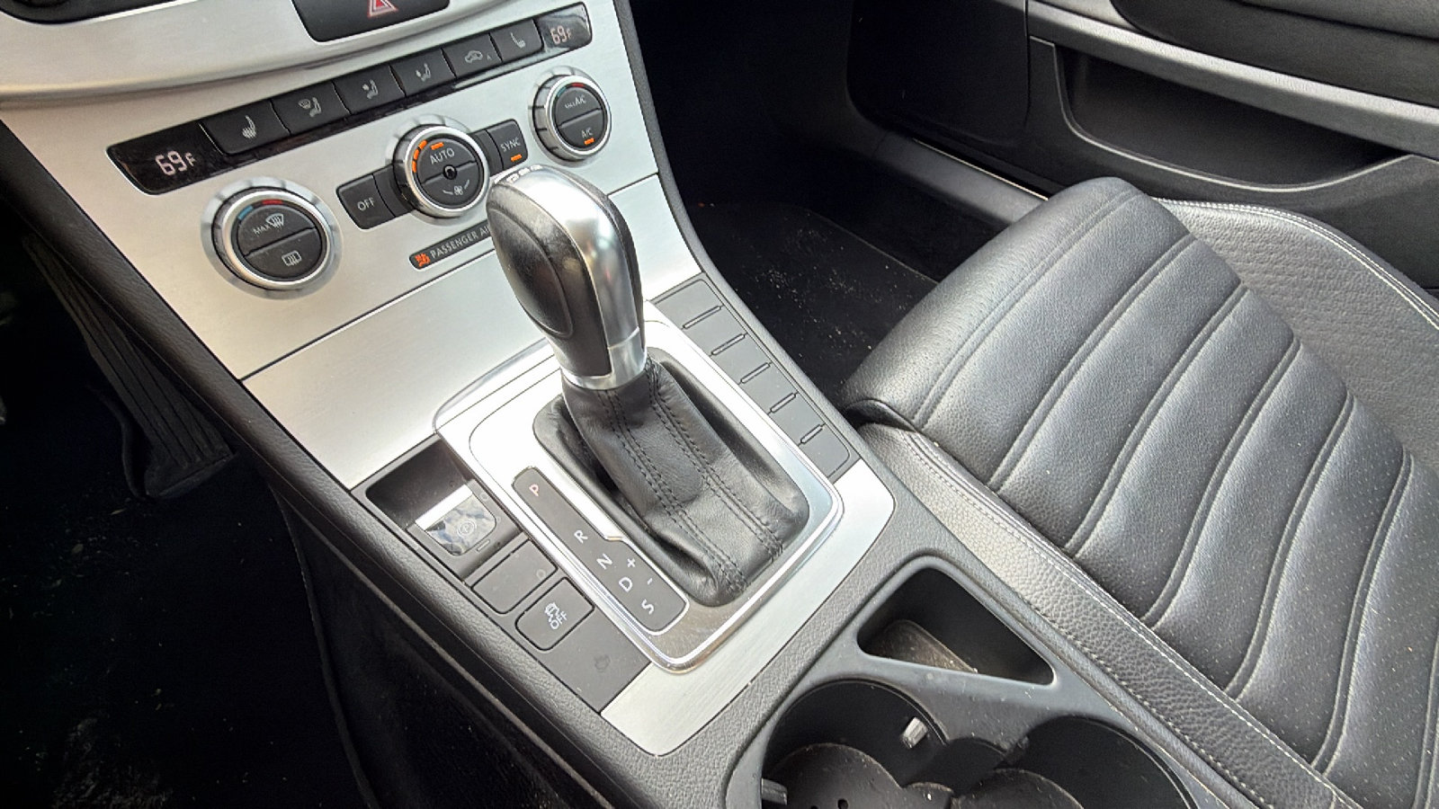 Used 2013 Volkswagen CC Sport FWD image 28